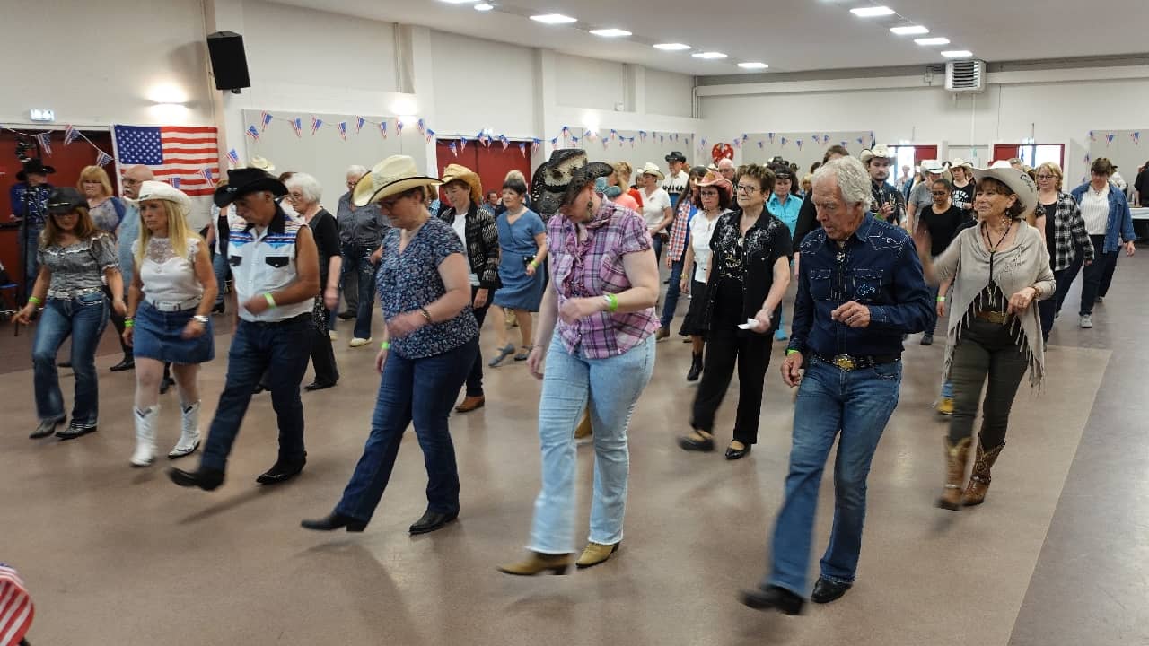 Rockin' Chairs au bal du Cowboy Hat Dancers à Plaisir - photo Eric Caumes