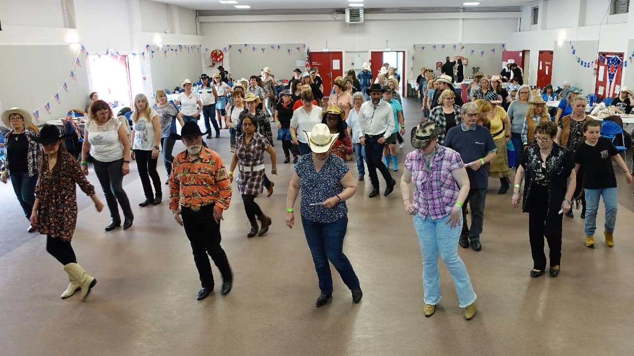 Rockin' Chairs au bal du Cowboy Hat Dancers à Plaisir - photo Eric Caumes