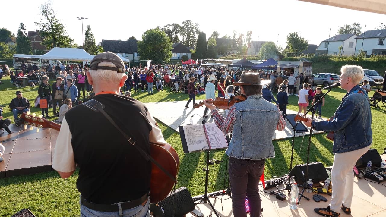 Rockin' Chairs à la Fête du Village à Manéglise (76) / Photo : Eric Caumes