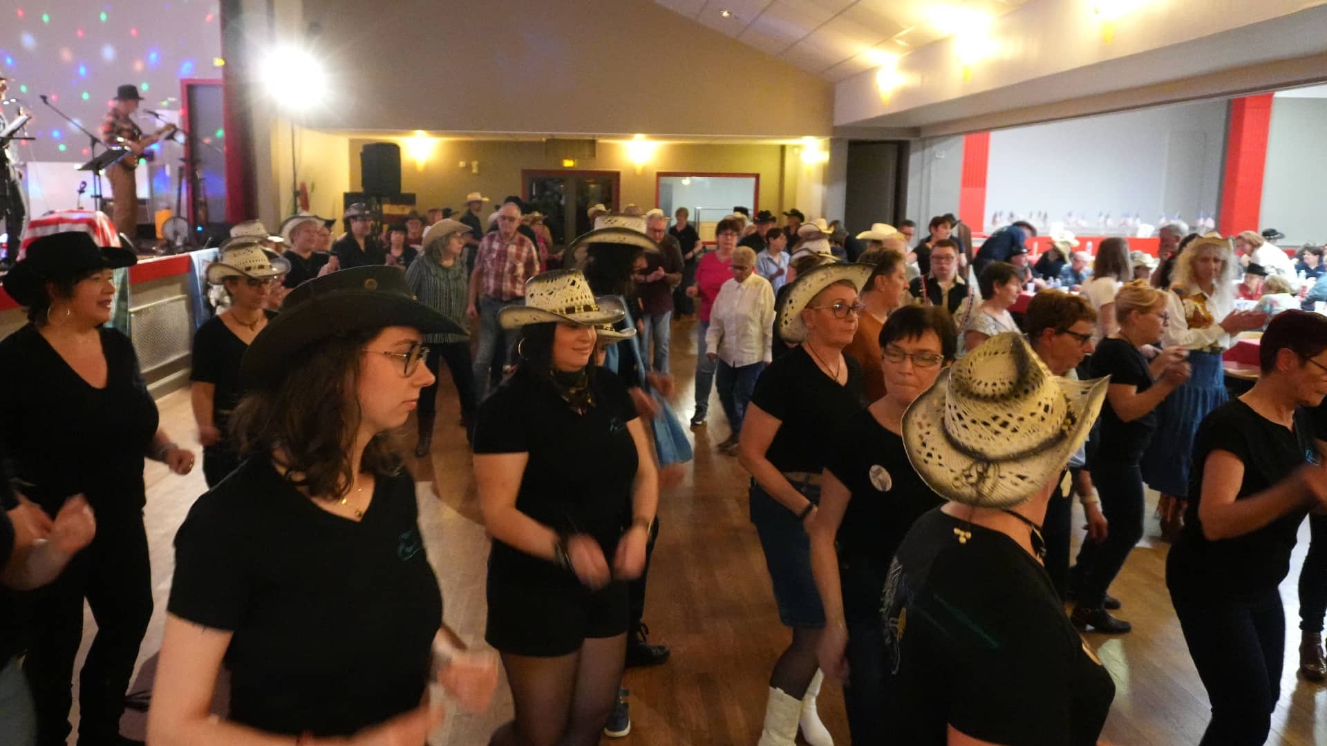 Concert chez les Santiags And Co à Thierville-sur-Meuse (55) - photo Eric Caumes