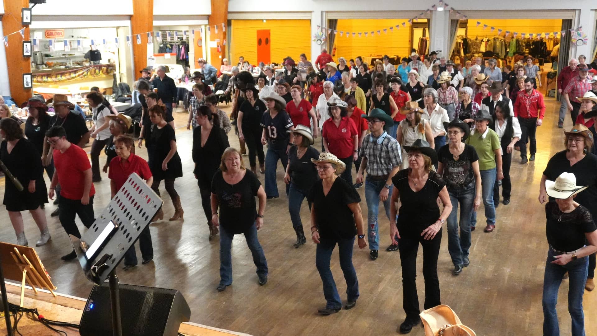 Concert chez les Enfile Tes Bottes à Ouzouer-le-Marché (41) - photo Eric Caumes