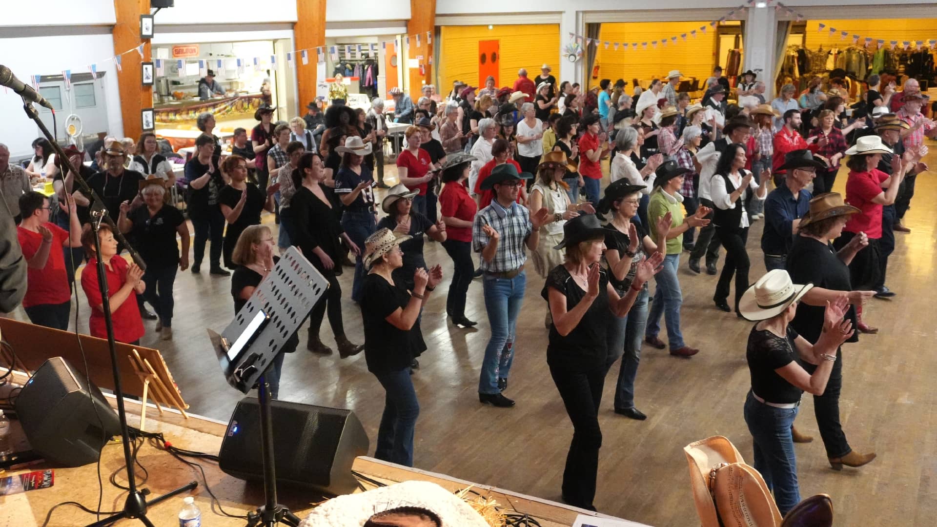 Concert chez les Enfile Tes Bottes à Ouzouer-le-Marché (41) - photo Eric Caumes