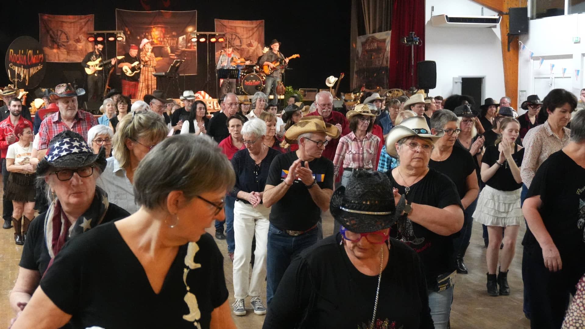 Concert chez les Enfile Tes Bottes à Ouzouer-le-Marché (41) - photo Eric Caumes