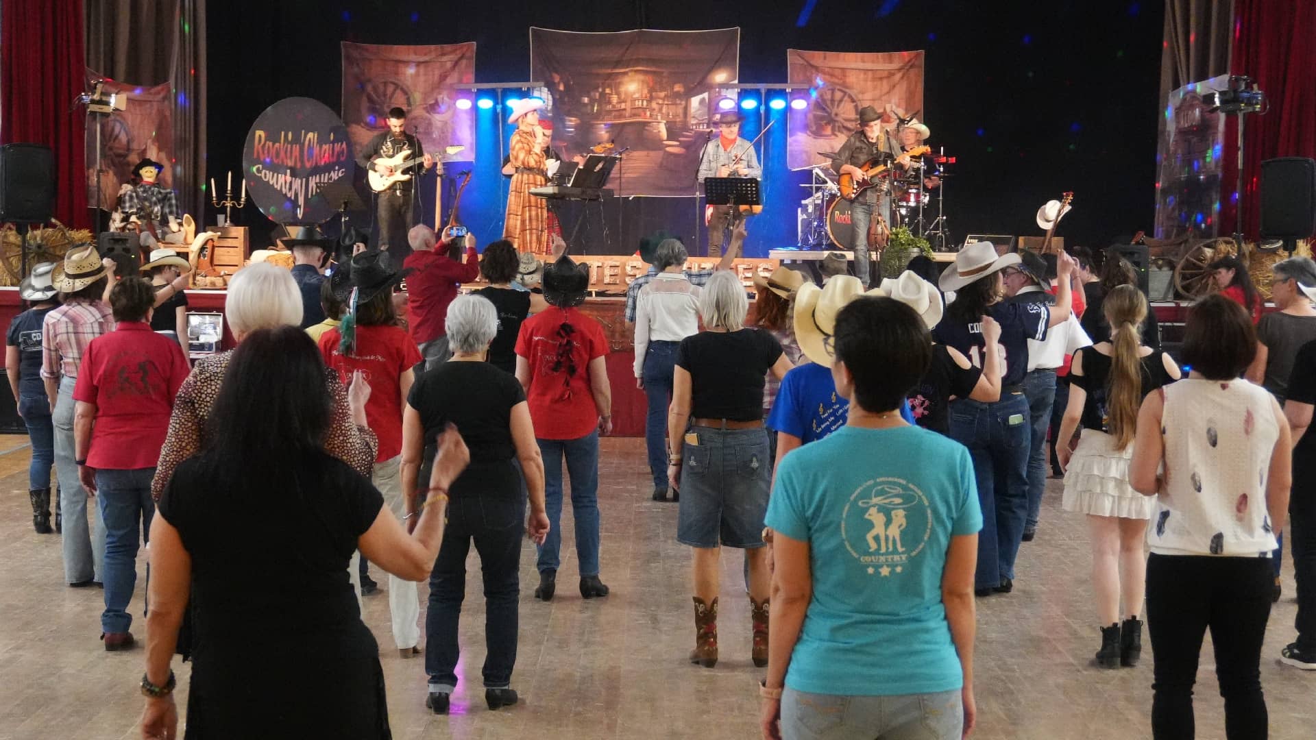 Concert chez les Enfile Tes Bottes à Ouzouer-le-Marché (41) - photo Eric Caumes