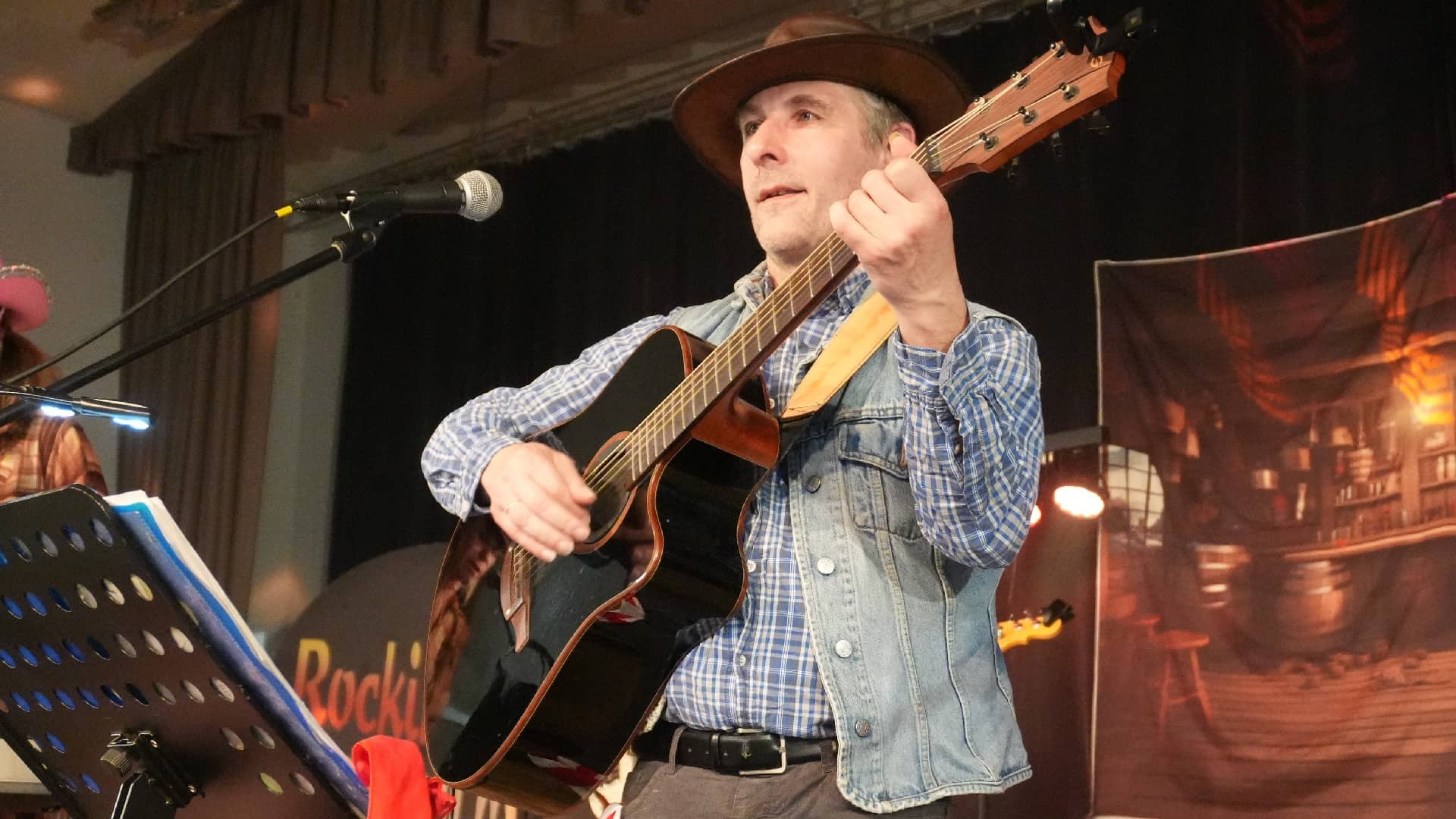 Concert chez les Enfile Tes Bottes à Ouzouer-le-Marché (41) - photo Eric Caumes