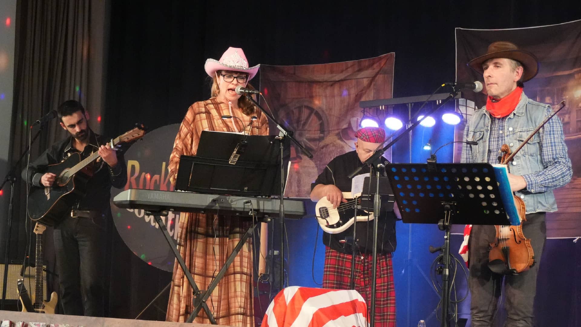 Concert chez les Enfile Tes Bottes à Ouzouer-le-Marché (41) - photo Eric Caumes