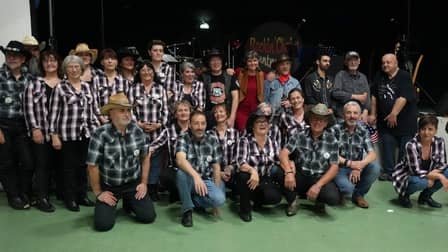 Medley par Rockin' Chairs, groupe country rock - Bal-concert chez les Cubzac Country - Cubzac-les-Ponts (33) - Captation et montage photo/vidéo : Eric Caumes