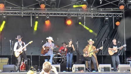 Two black Cadillacs (Carrie Underwood) par Rockin' Chairs, groupe country rock, en concert au Samoëns American Festival